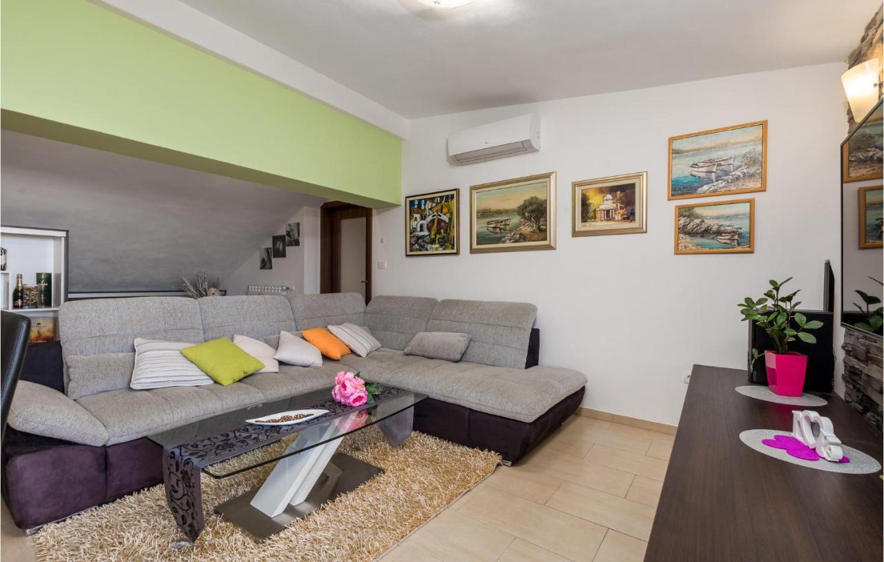Gorgeous Apartment In Rijeka With Kitchen Extérieur photo